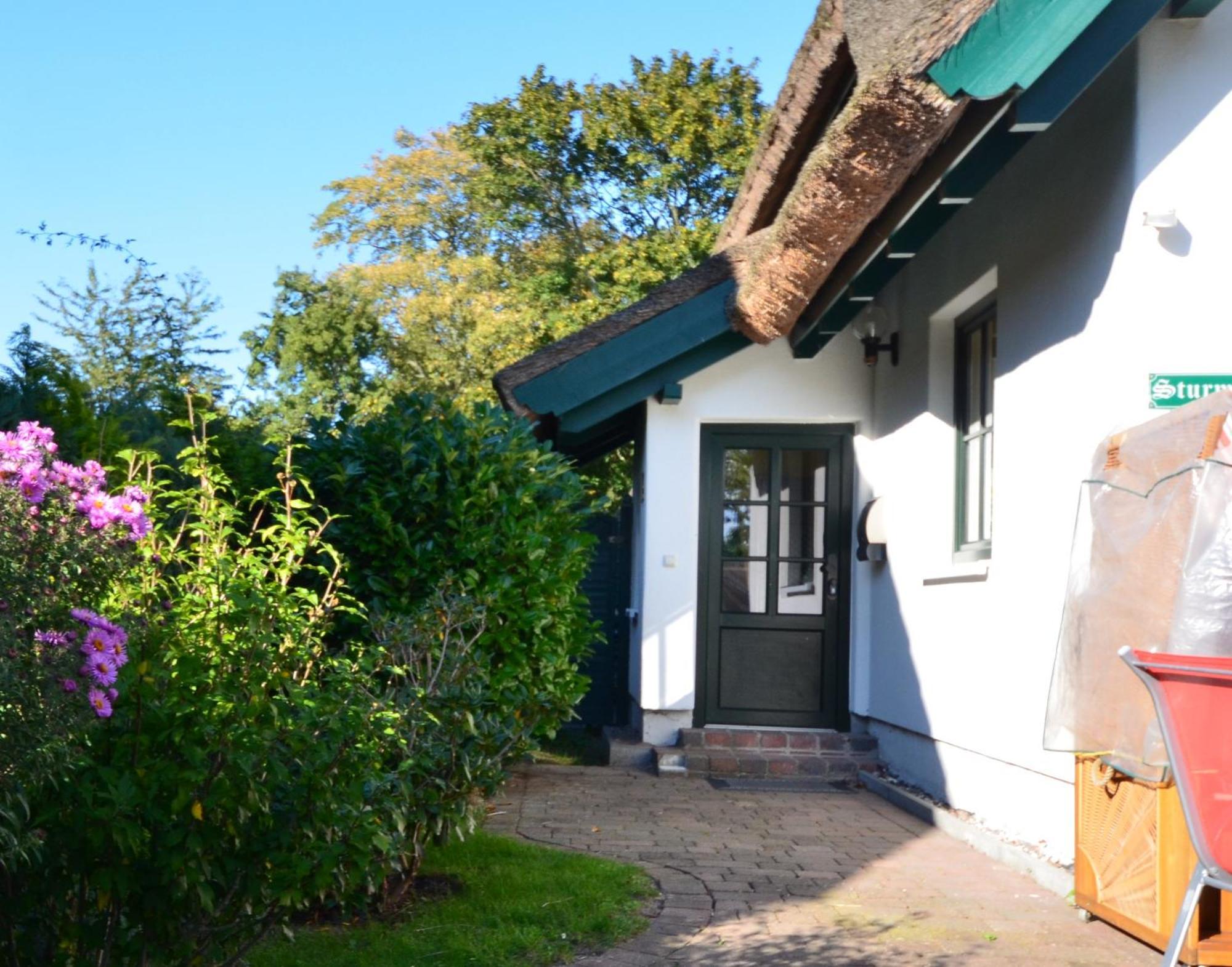 Reethauser Boddenstr. 17 *